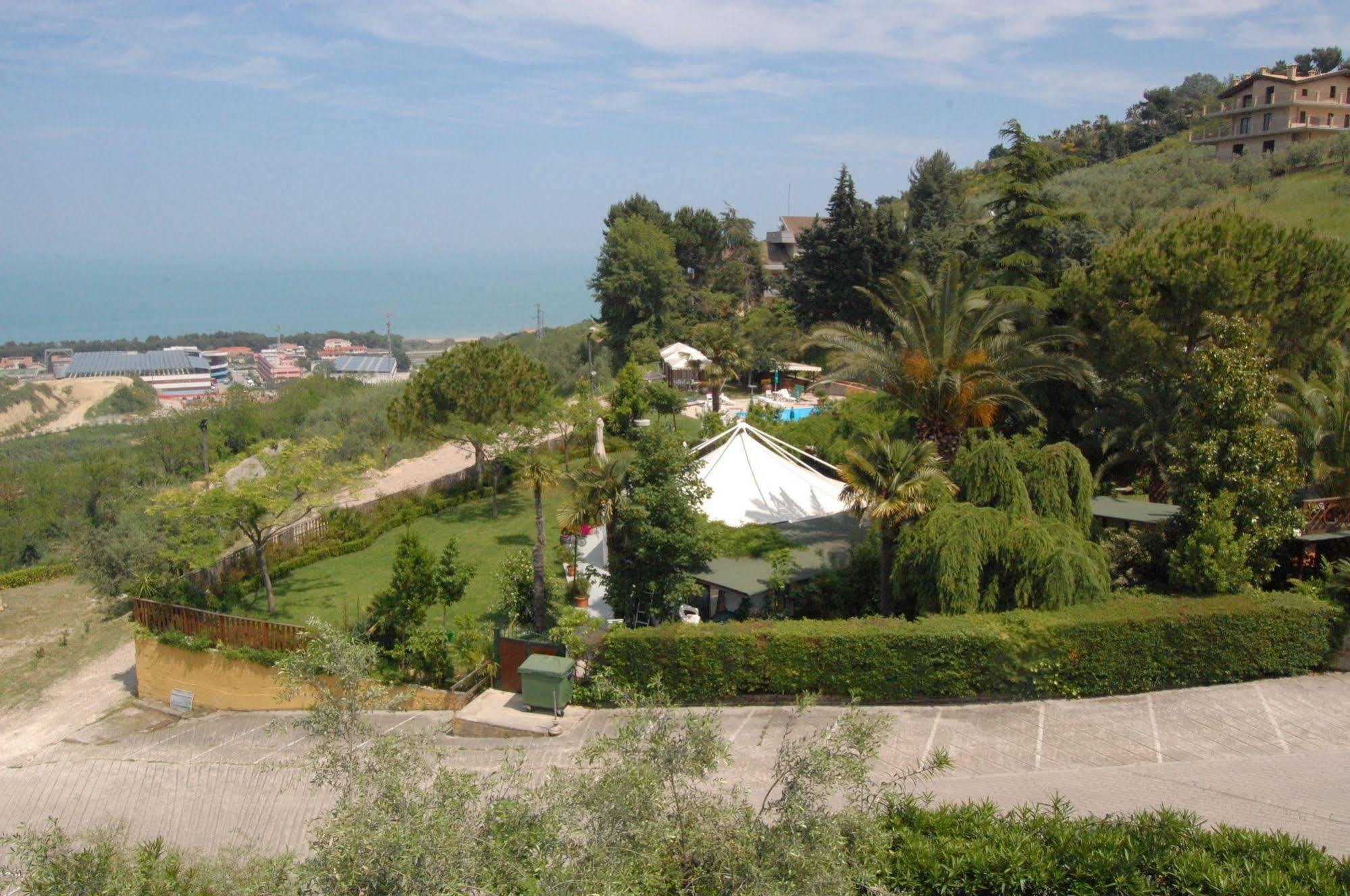 Casa Ferretti Di Ferretti Village Silvi Marina Exterior photo